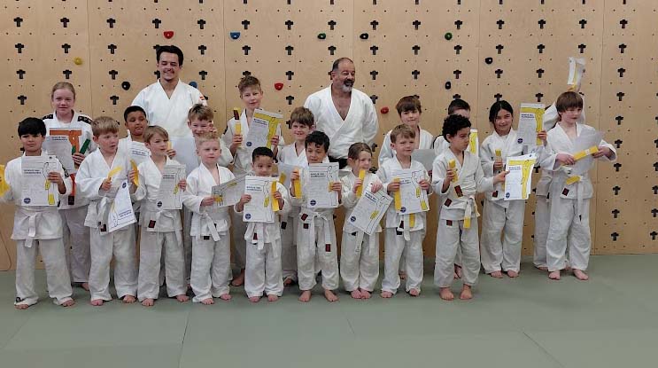 Geslaagd! Onze judoka’s halen hun nieuwe slip en band